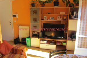 English Street Two Room – Image 5